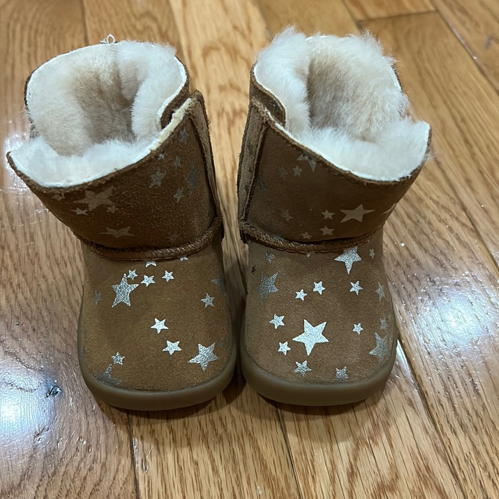 NWOT Baby Star Printed Ugg Boots-0/1